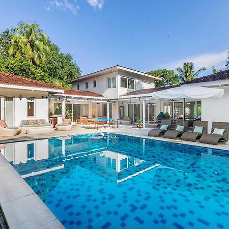 Hamptons Charm By Stayvista Luxury 5Br With Pool, Lawn & Table Tennis アリバグ エクステリア 写真
