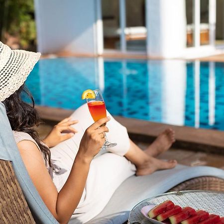 Hamptons Charm By Stayvista Luxury 5Br With Pool, Lawn & Table Tennis アリバグ エクステリア 写真