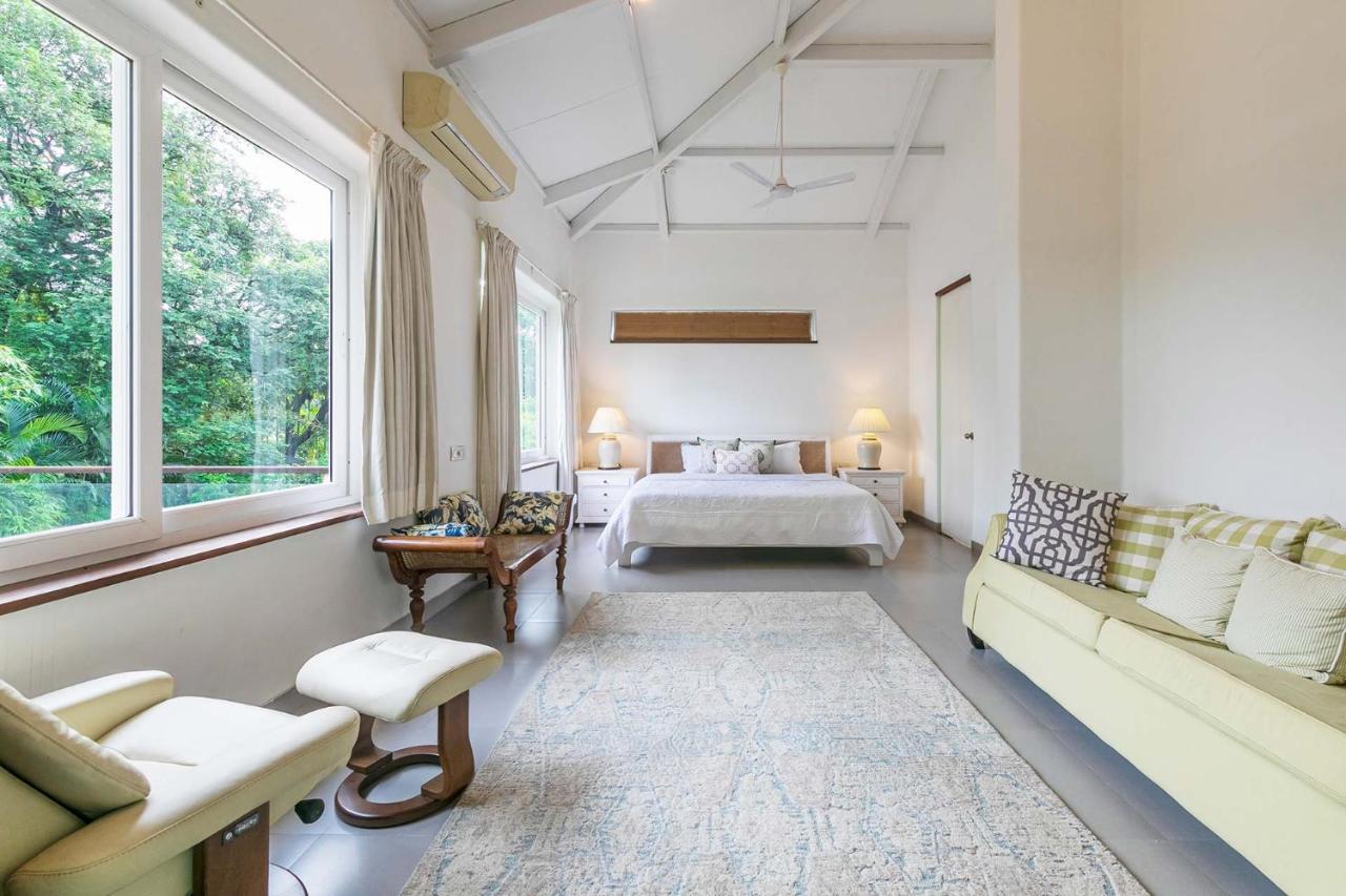 Hamptons Charm By Stayvista Luxury 5Br With Pool, Lawn & Table Tennis アリバグ エクステリア 写真