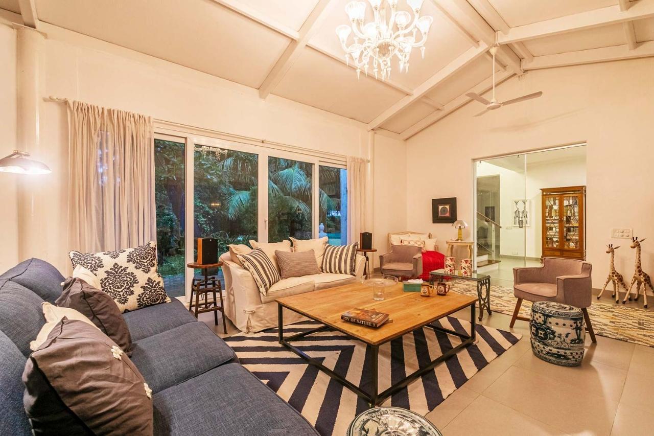 Hamptons Charm By Stayvista Luxury 5Br With Pool, Lawn & Table Tennis アリバグ エクステリア 写真