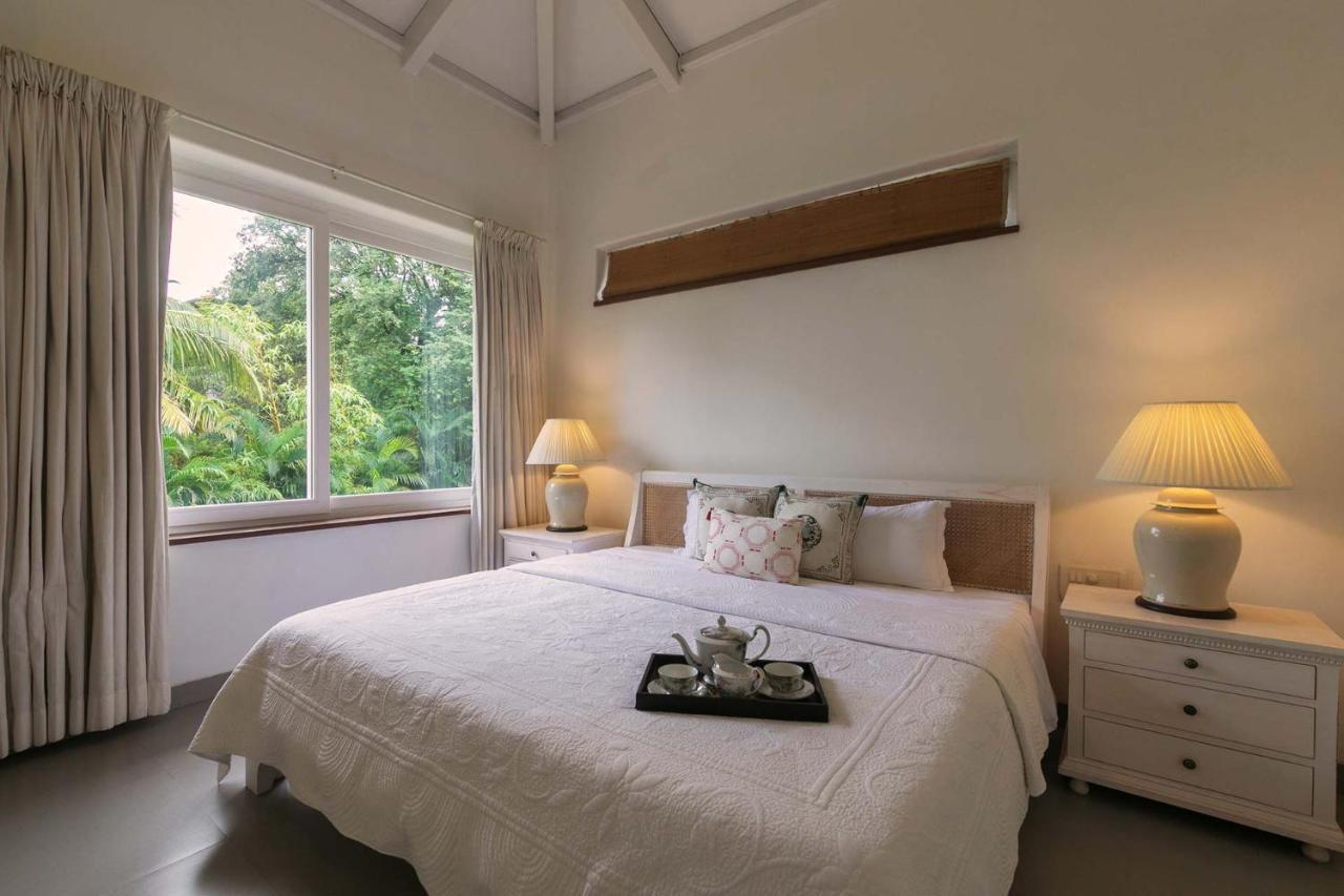 Hamptons Charm By Stayvista Luxury 5Br With Pool, Lawn & Table Tennis アリバグ エクステリア 写真