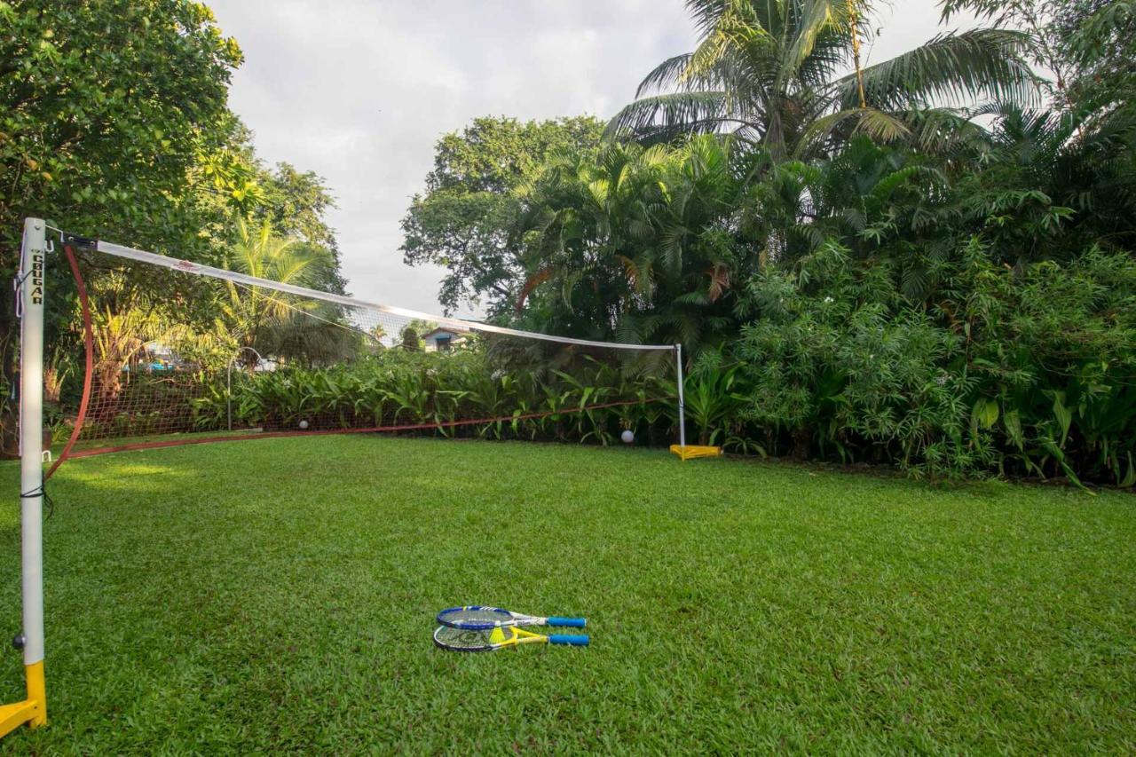 Hamptons Charm By Stayvista Luxury 5Br With Pool, Lawn & Table Tennis アリバグ エクステリア 写真