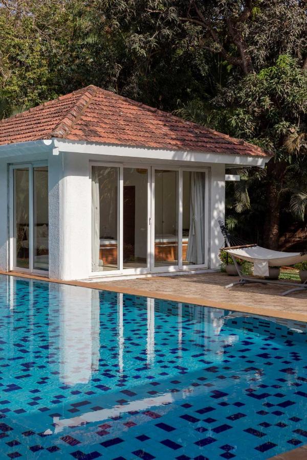 Hamptons Charm By Stayvista Luxury 5Br With Pool, Lawn & Table Tennis アリバグ エクステリア 写真