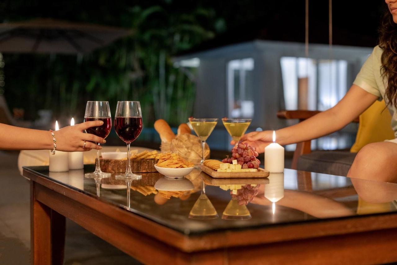 Hamptons Charm By Stayvista Luxury 5Br With Pool, Lawn & Table Tennis アリバグ エクステリア 写真