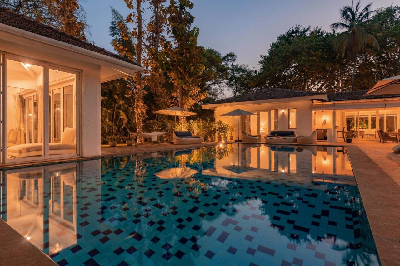 Hamptons Charm By Stayvista Luxury 5Br With Pool, Lawn & Table Tennis アリバグ エクステリア 写真