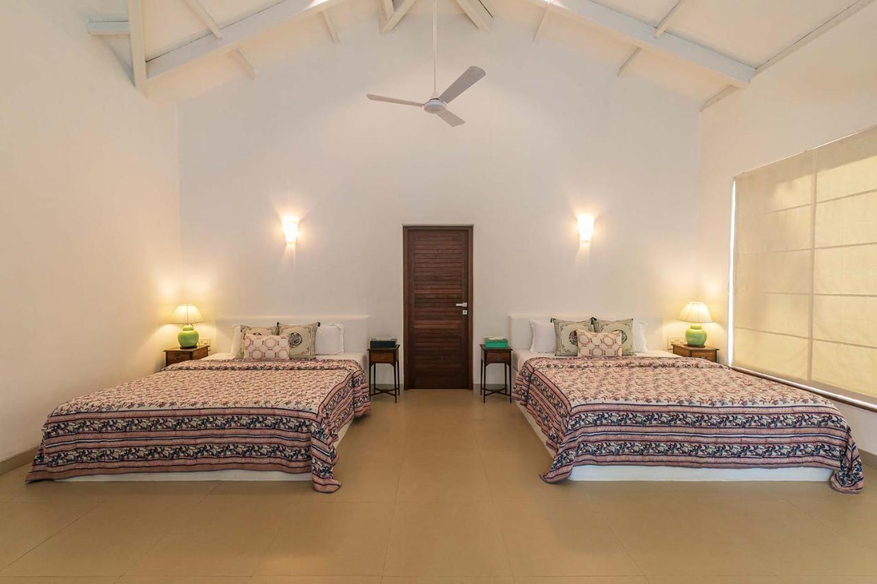 Hamptons Charm By Stayvista Luxury 5Br With Pool, Lawn & Table Tennis アリバグ エクステリア 写真
