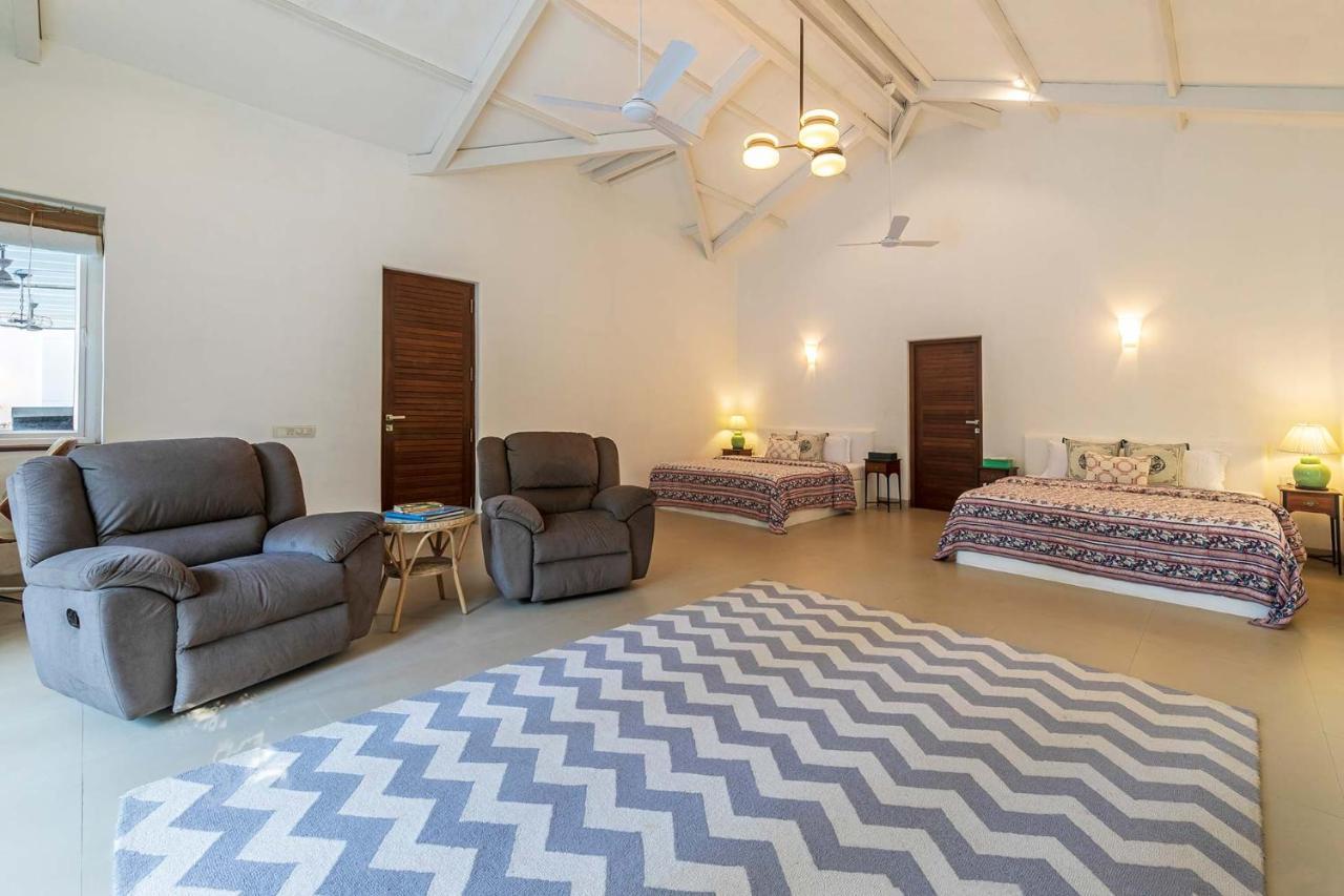 Hamptons Charm By Stayvista Luxury 5Br With Pool, Lawn & Table Tennis アリバグ エクステリア 写真