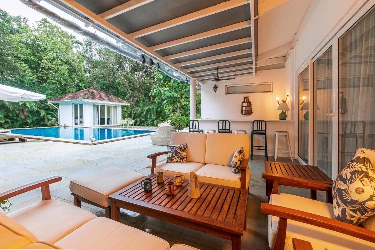 Hamptons Charm By Stayvista Luxury 5Br With Pool, Lawn & Table Tennis アリバグ エクステリア 写真