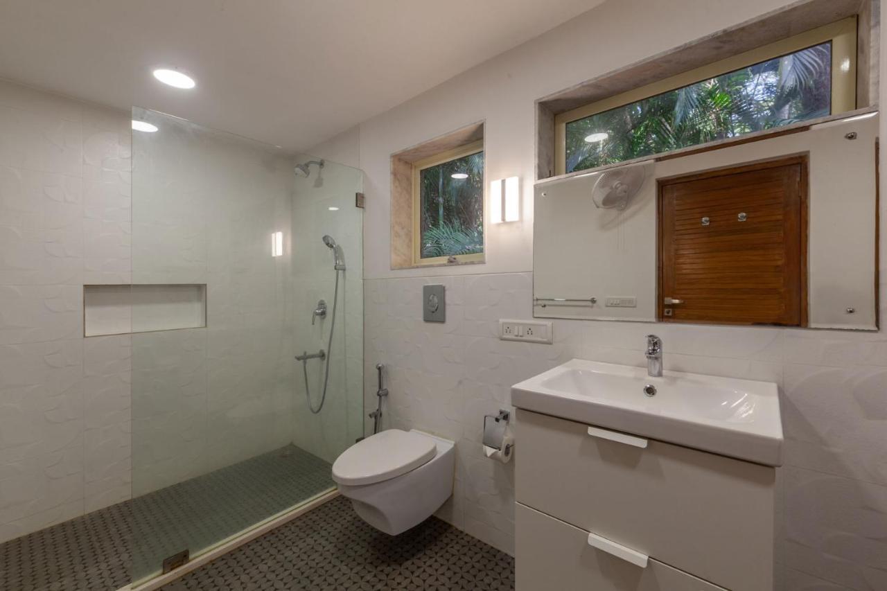 Hamptons Charm By Stayvista Luxury 5Br With Pool, Lawn & Table Tennis アリバグ エクステリア 写真
