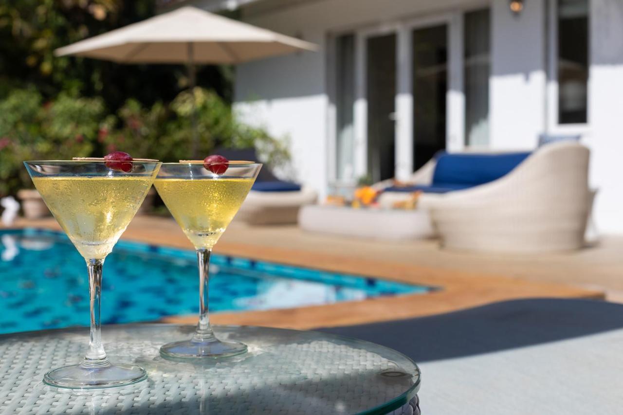 Hamptons Charm By Stayvista Luxury 5Br With Pool, Lawn & Table Tennis アリバグ エクステリア 写真