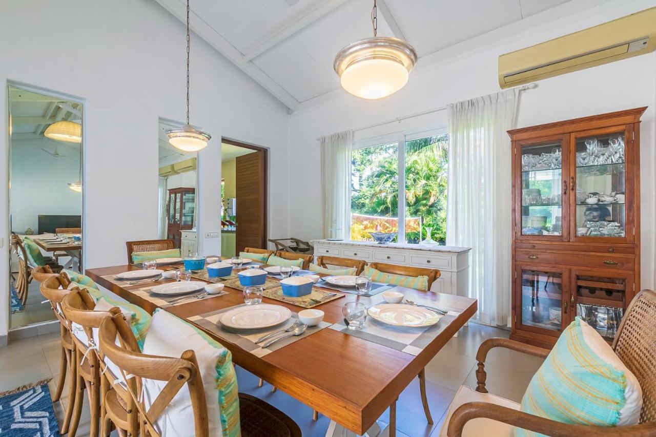 Hamptons Charm By Stayvista Luxury 5Br With Pool, Lawn & Table Tennis アリバグ エクステリア 写真
