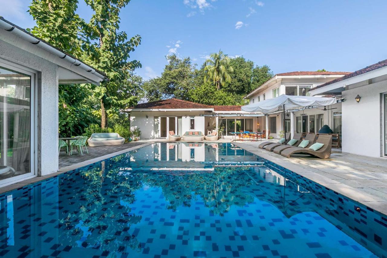Hamptons Charm By Stayvista Luxury 5Br With Pool, Lawn & Table Tennis アリバグ エクステリア 写真